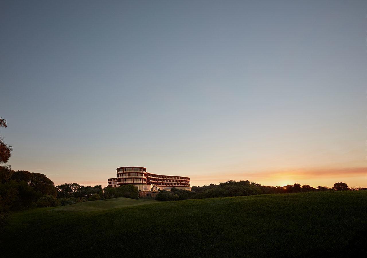 Racv Cape Schanck Resort エクステリア 写真 The hotel at sunset